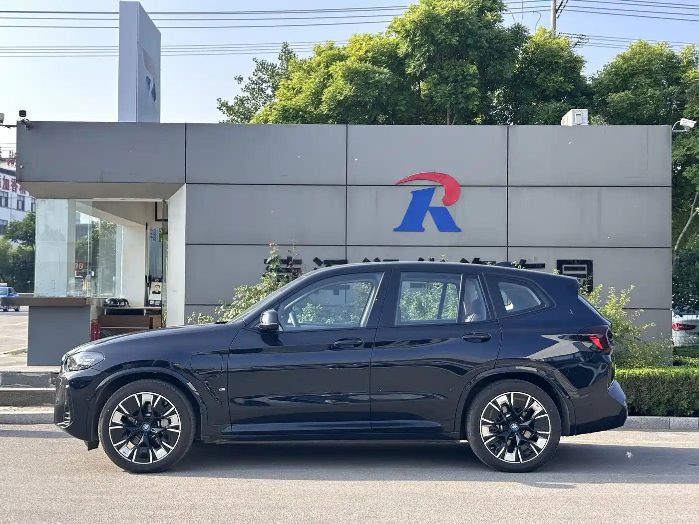 BMW iX3 2024 Innovation Leader фото 3
