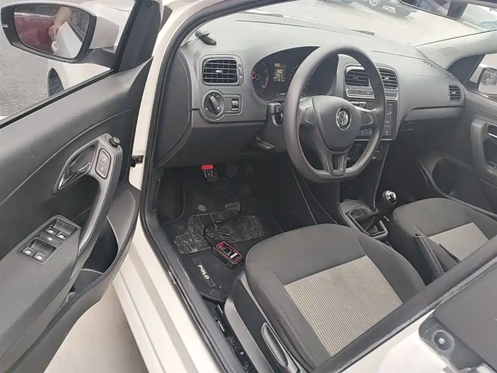 Volkswagen Polo 2016 1.4L Manual Trend фото 16