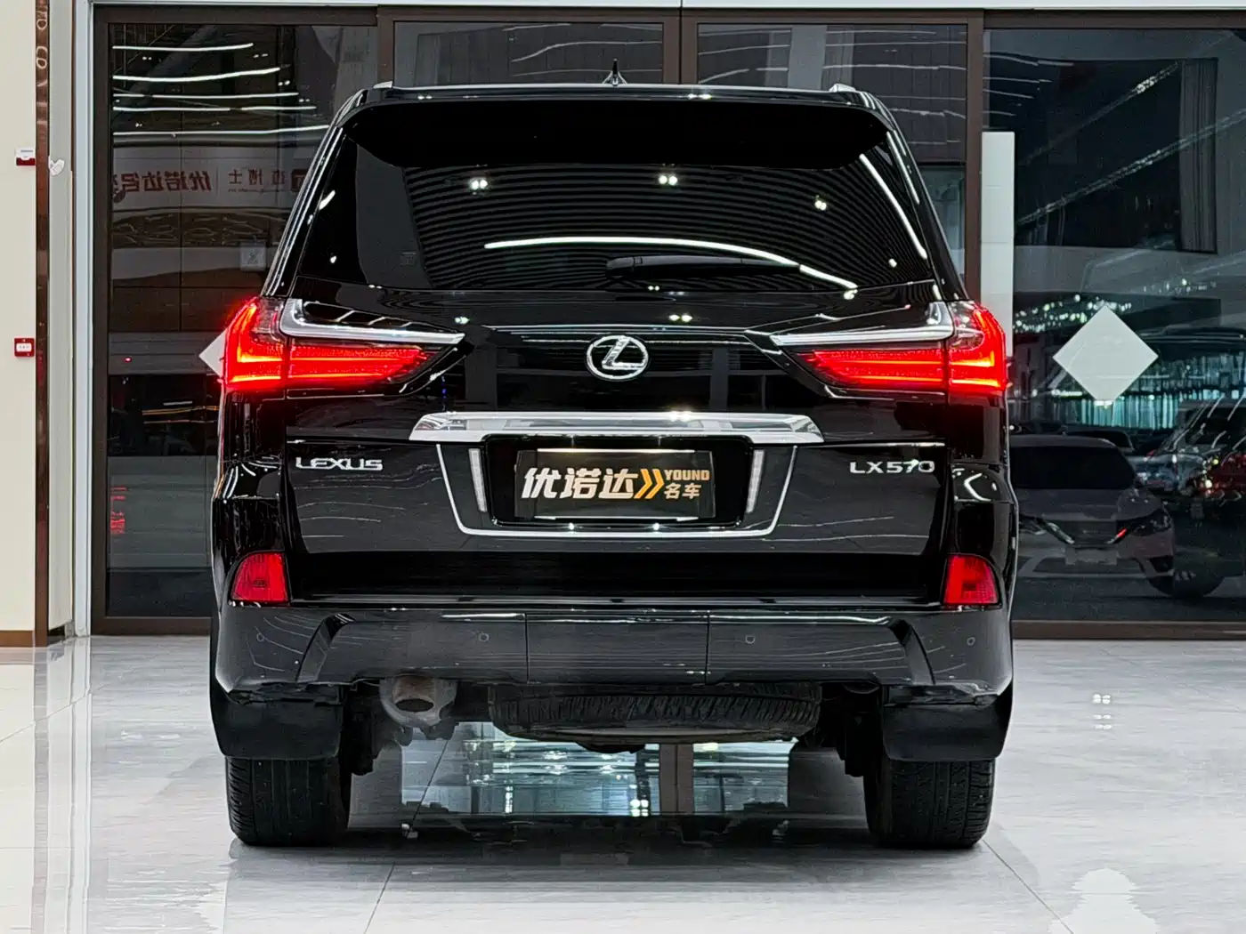 Lexus LX 2019 570 Dynamic Luxury Edition фото 3