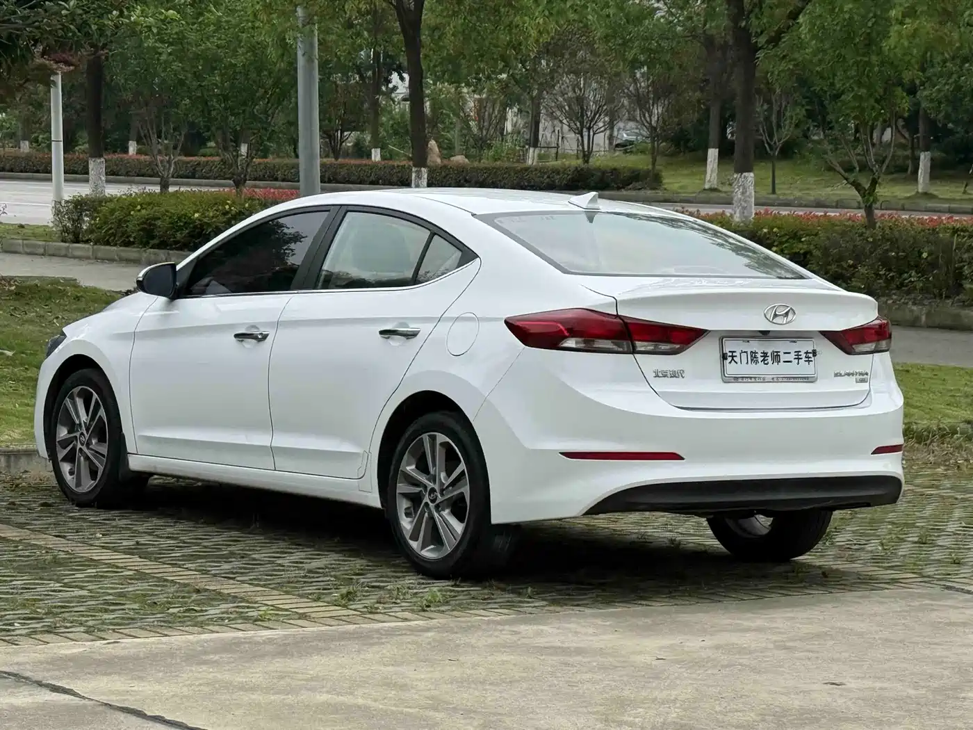Hyundai Elantra 2016 Model 1.6L Automatic Smart Elite фото 5