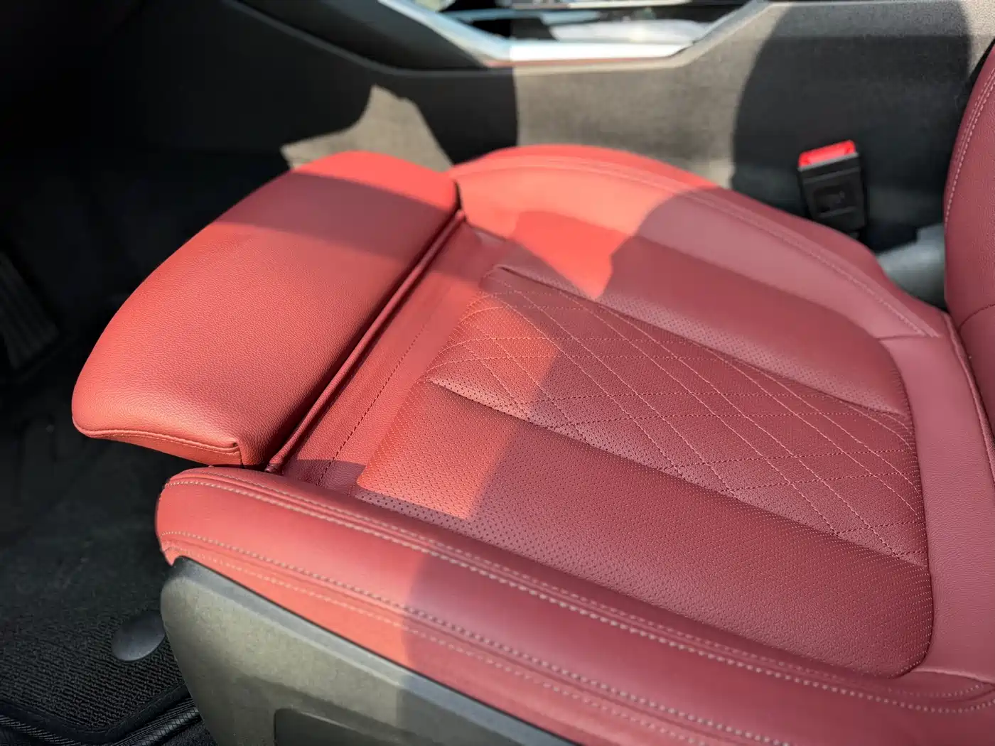 BMW 3 Series 2024 320i M Sport Package фото 12