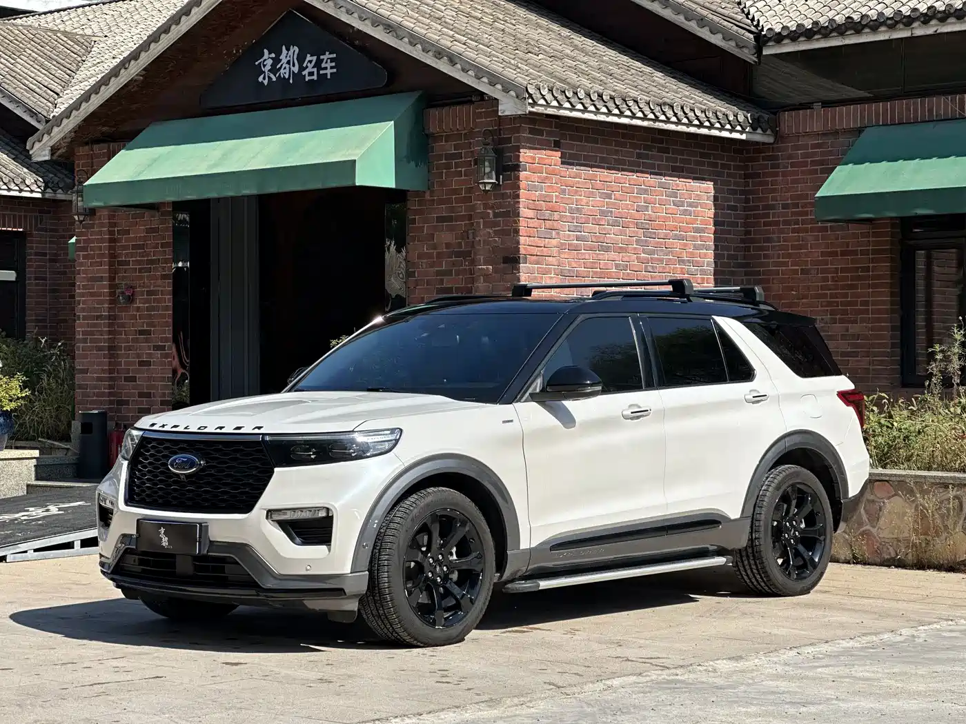 Фото 1 - Ford Explorer