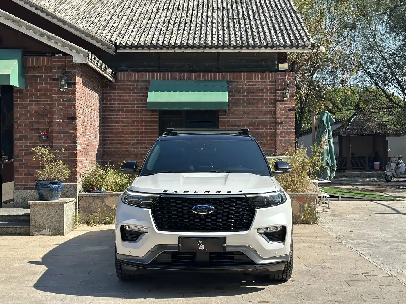 Фото 2 - Ford Explorer