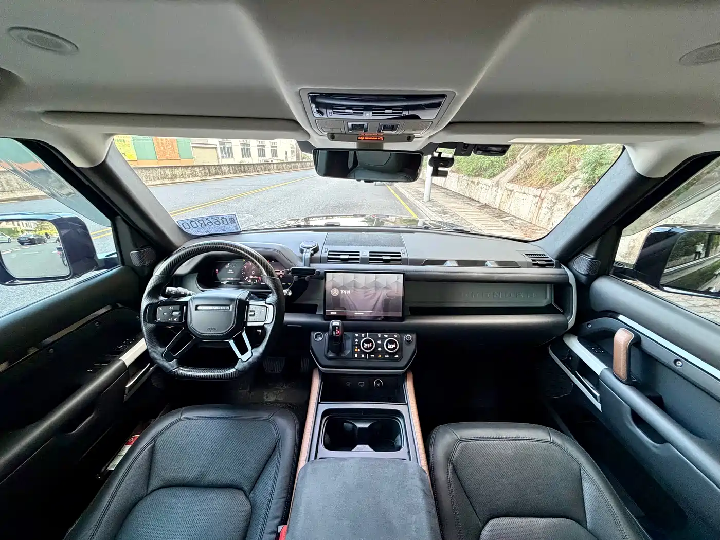 Land Rover Defender 2022 110 P400 Dark Special Edition фото 10