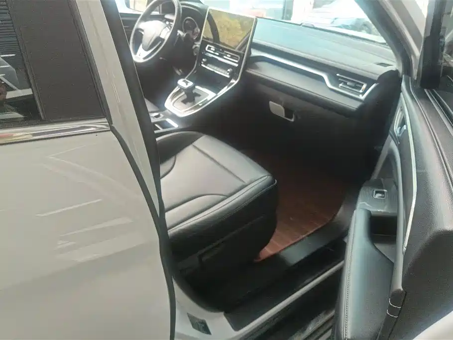 Haval M6 2021 PLUS 1.5T DCT Elite Smart Connect фото 8