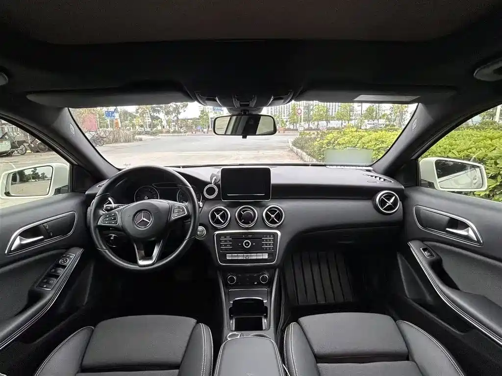 Mercedes-Benz A-Class (Import) 2017 Facelift A 200 Dynamic фото 10