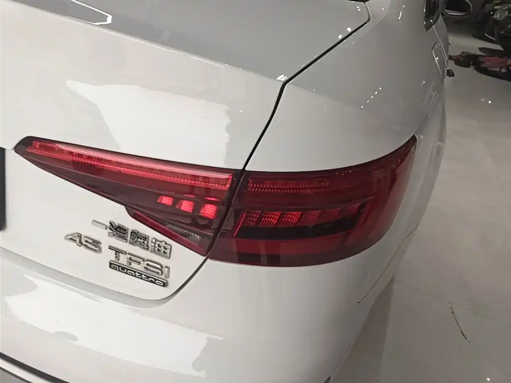 Audi A4L 2017 45 TFSI quattro Special Edition фото 8