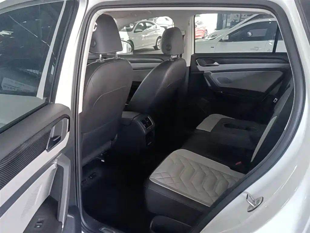 Volkswagen Tayron 2023 300TSI 2WD Luxury Plus Advanced Edition фото 24