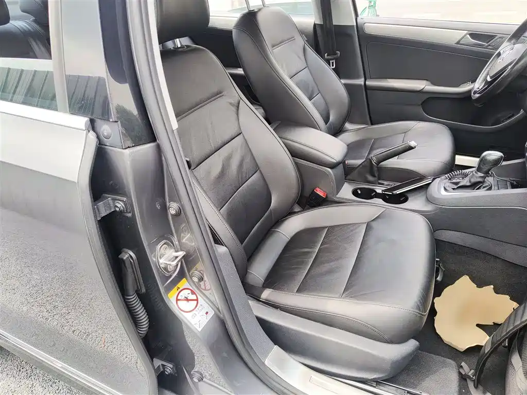 Volkswagen Sagitar 2014 Facelift 1.6L Automatic Comfort фото 25