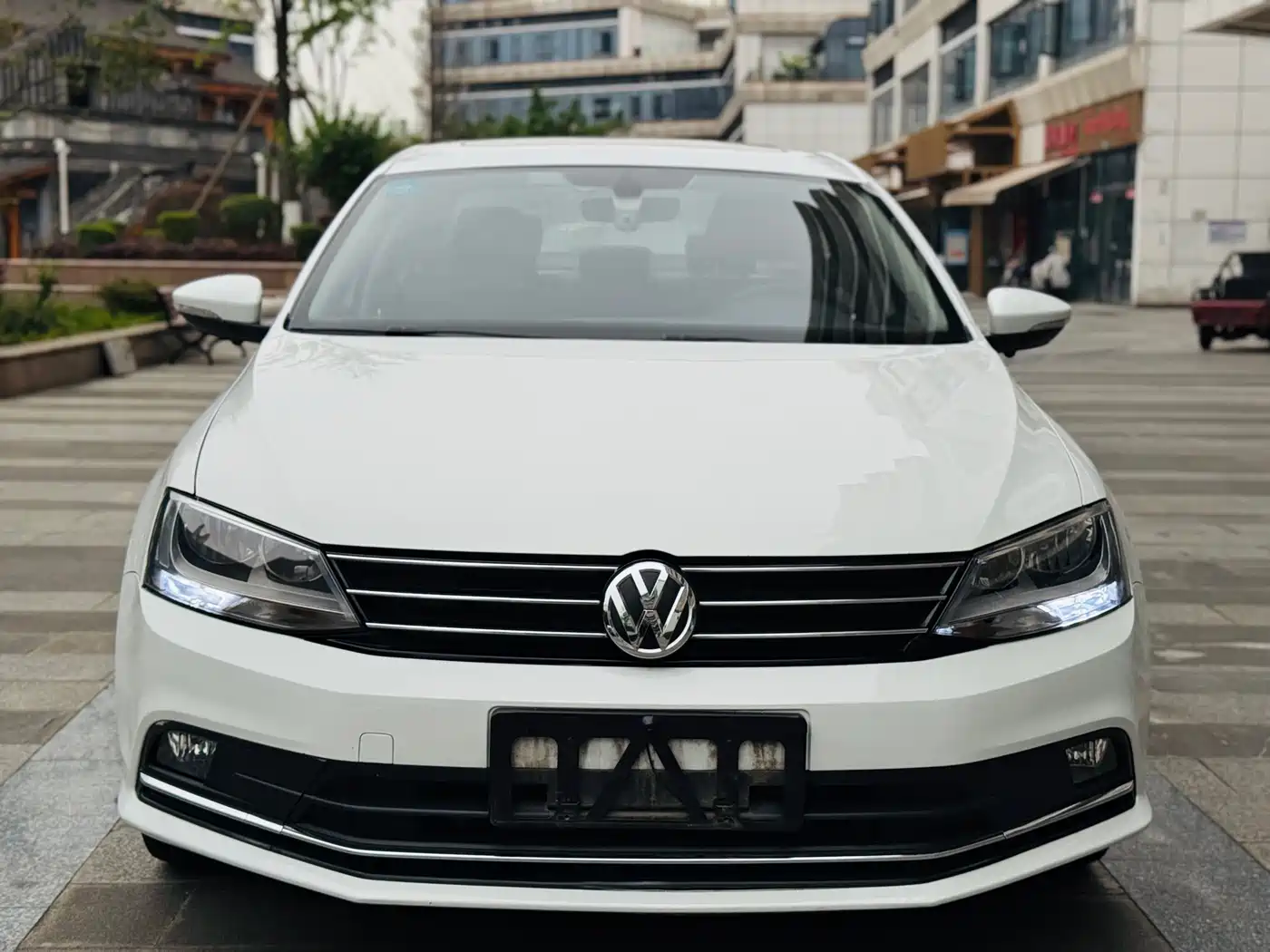 Volkswagen Sagitar 2018 1.6L Automatic Comfort фото 2