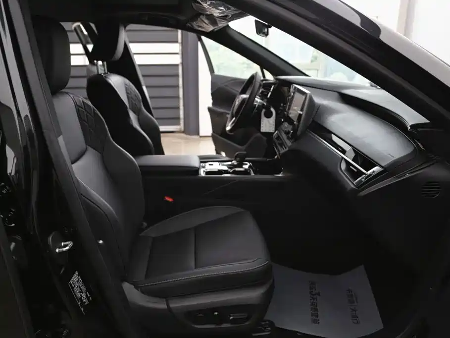 Фото 22 - Lexus RX