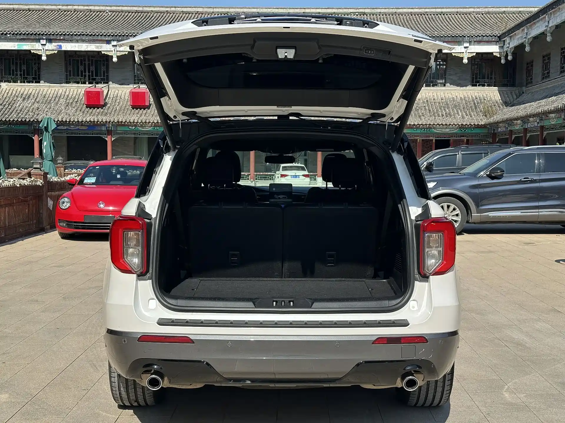 Фото 31 - Ford Explorer