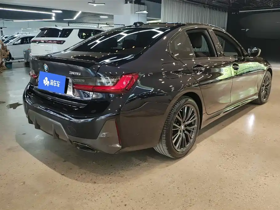 BMW 3 Series 2024 325i M Sport Shadowline Package фото 3