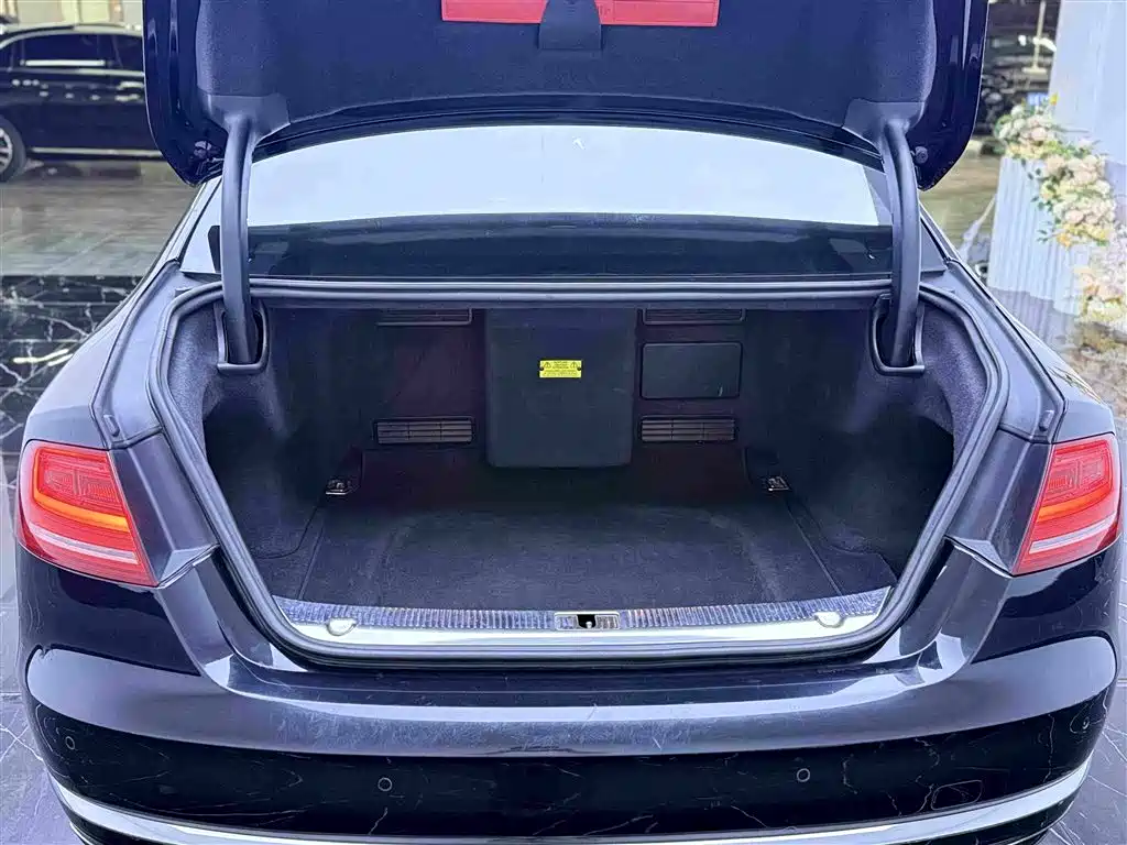 Фото 35 - Audi A8