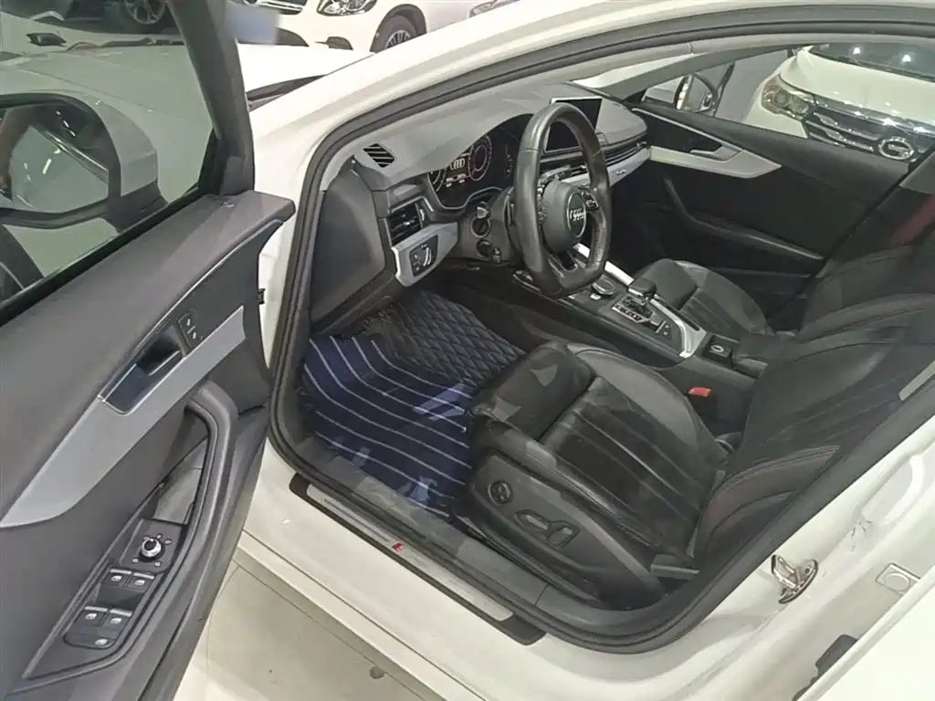 Audi A4L 2017 45 TFSI quattro Special Edition фото 16
