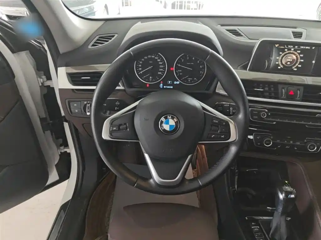 BMW X1 2016 sDrive18Li Luxury Model фото 11