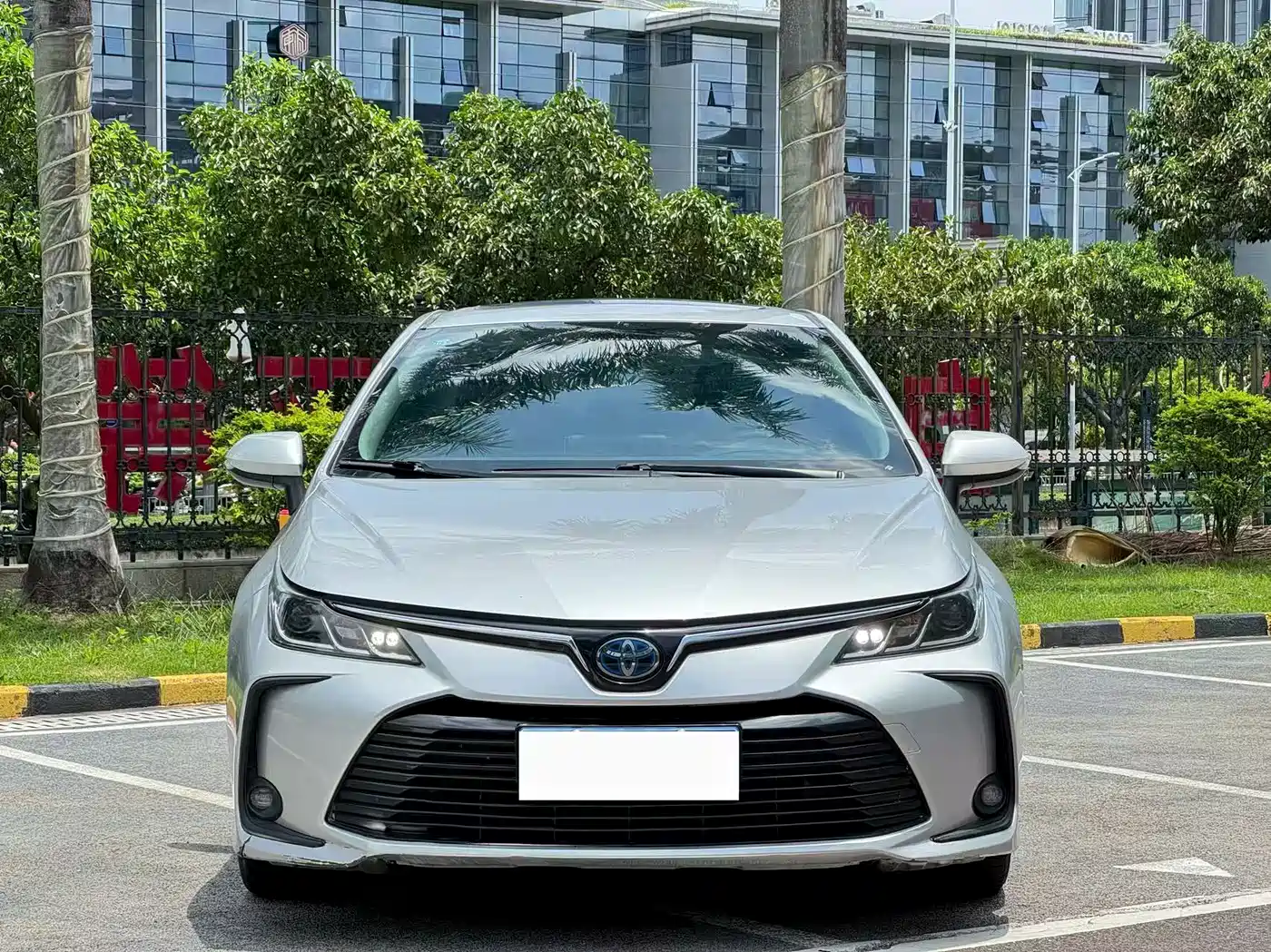 Toyota Corolla 2019 Hybrid 1.8L E-CVT GL-i Elite Edition фото 2