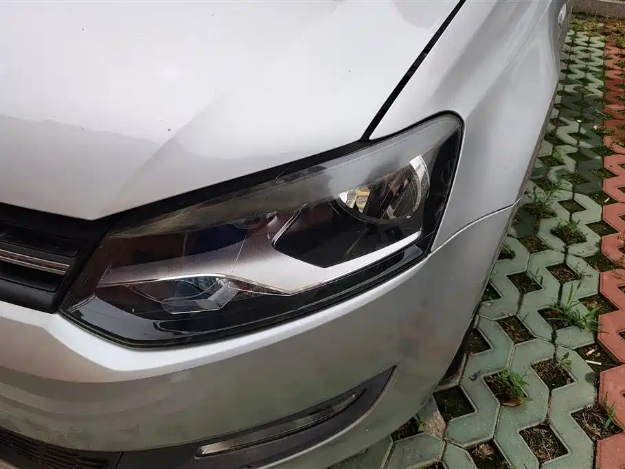 Volkswagen Polo 2013 1.4L Automatic Comfort Edition фото 5
