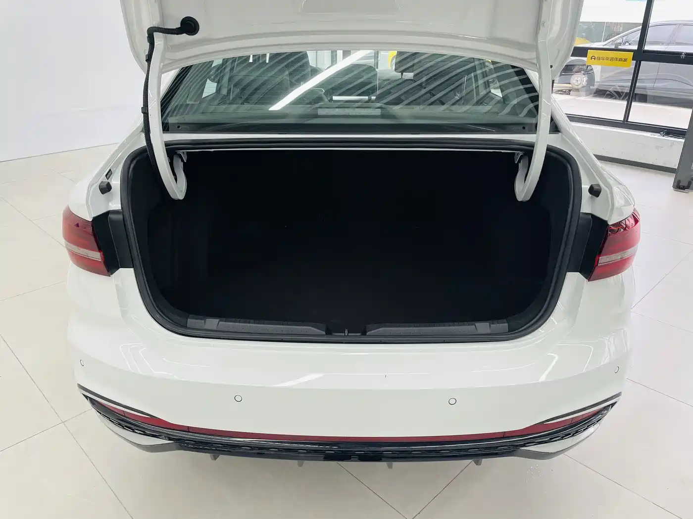 Volkswagen Lavida 2024 Model 300TSI DSG Starlight Leading Edition фото 15