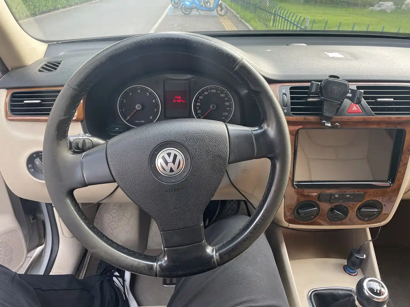 Volkswagen Bora 2008 Model 1.6L Manual Comfort фото 13