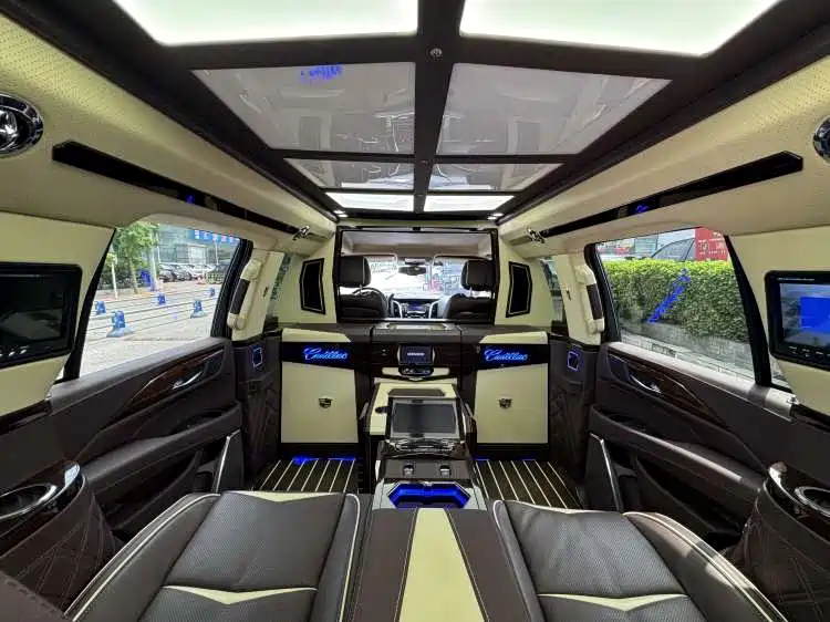 Cadillac Escalade 2017 6.2L ESV Platinum Extended фото 6