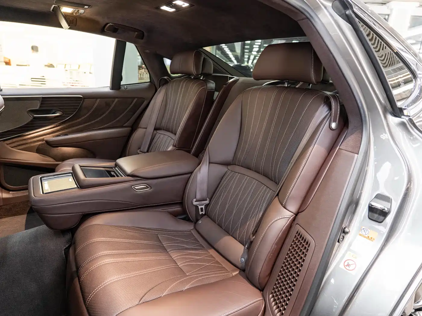 Lexus LS 2018 500h Luxury Edition China V фото 12