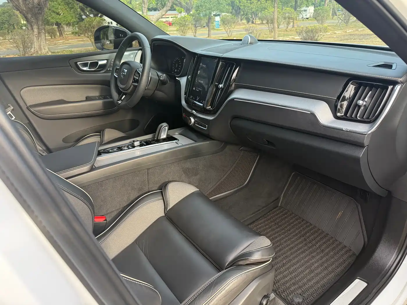 VOLVO XC60 PLUG IN HYBRID