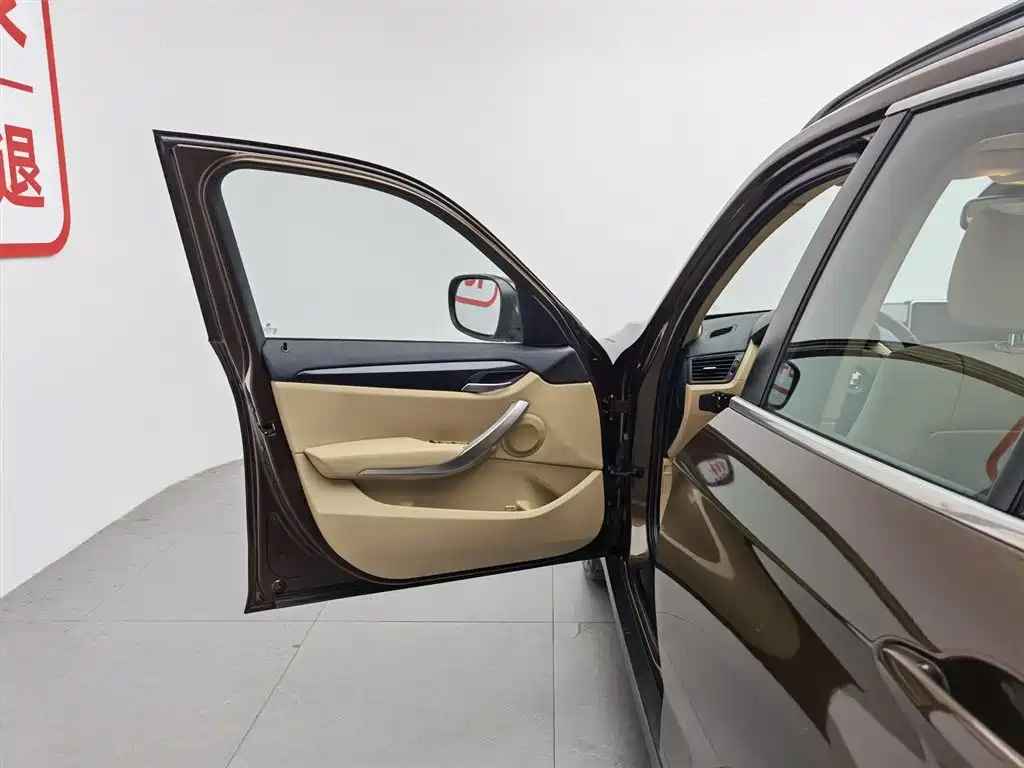BMW X1 (Import) 2012 sDrive18i Luxury фото 8
