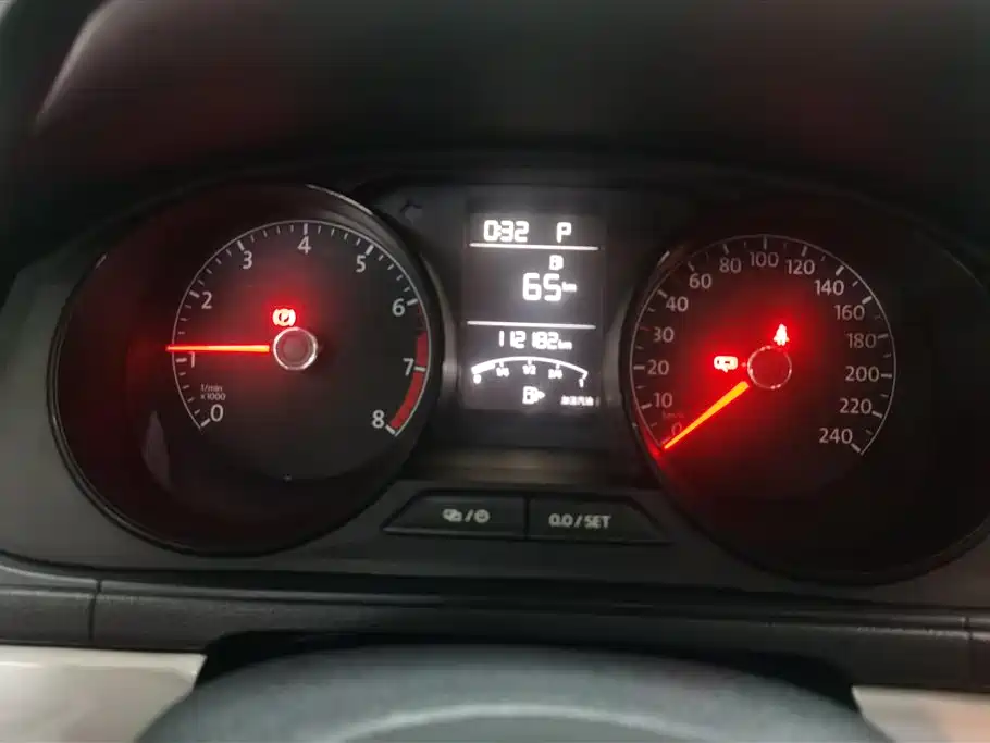 Volkswagen Lavida Tour 2017 1.6L Automatic Trend Edition фото 14