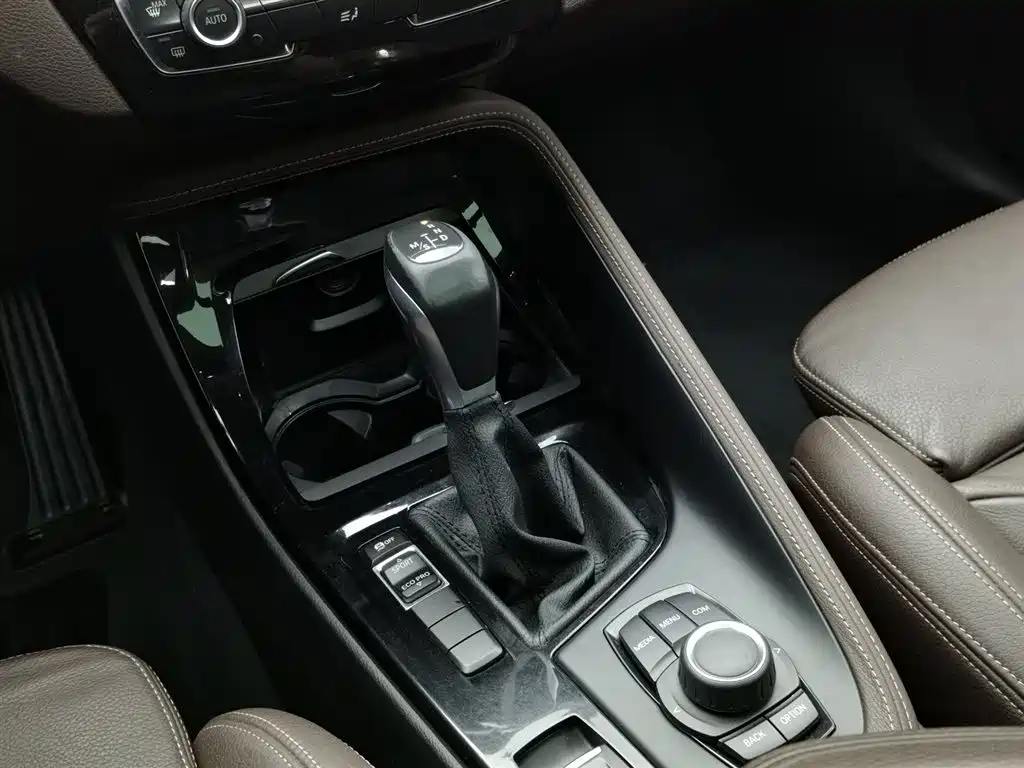 BMW X1 2019 sDrive18Li Premium Model фото 13