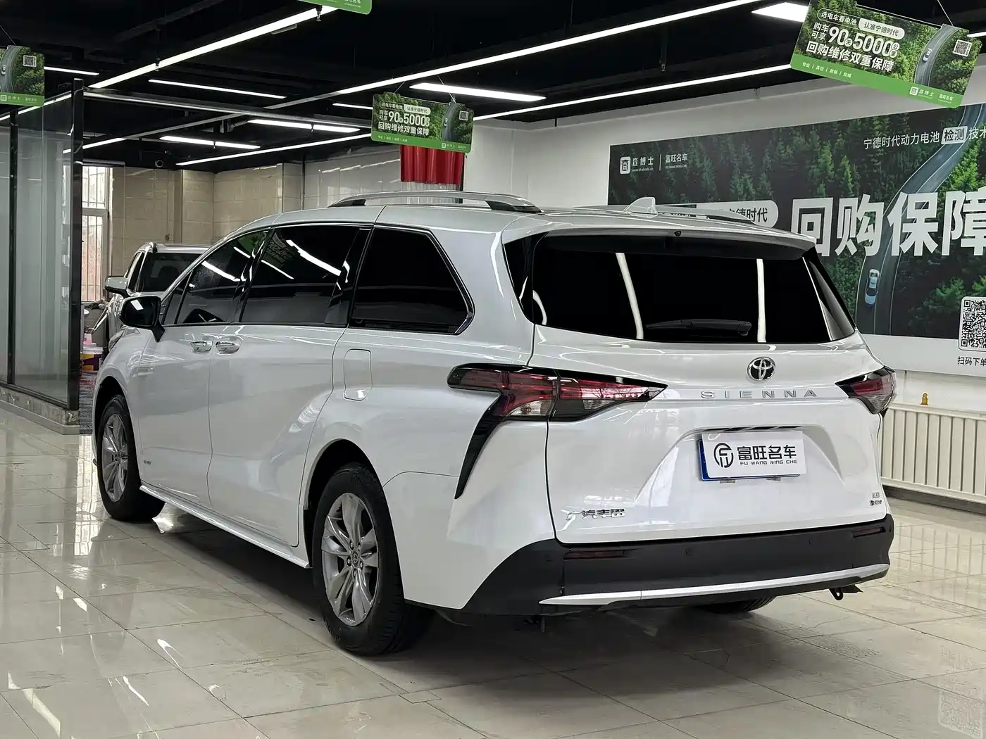 Toyota Sienna 2023 2.5L Hybrid Comfort Edition фото 3