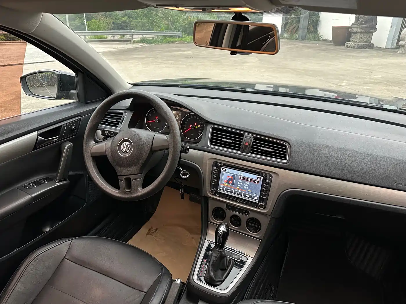 Volkswagen Lavida 2013 Facelift Classic 1.6L Automatic Comfort фото 15