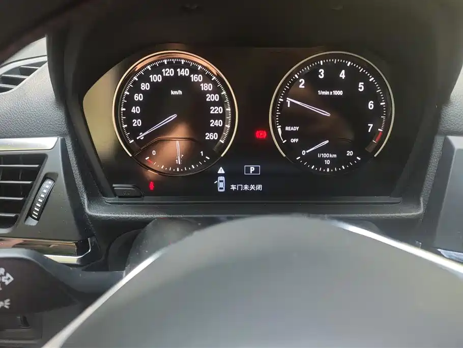 BMW 1 Series 2018 118i Sport Edition фото 14
