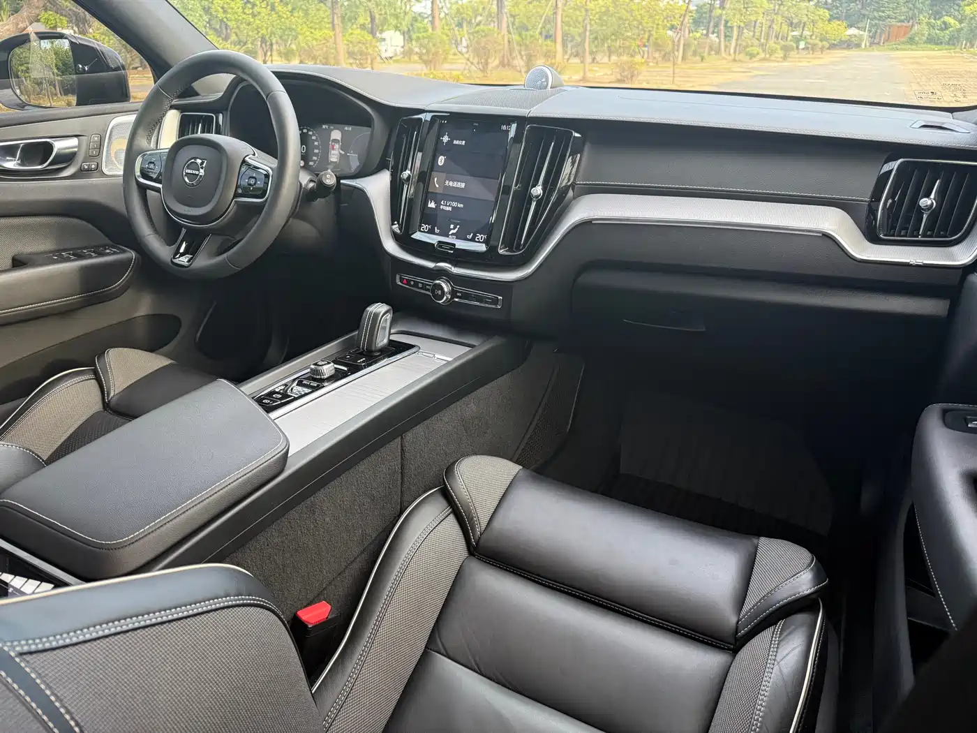 VOLVO XC60 PLUG IN HYBRID