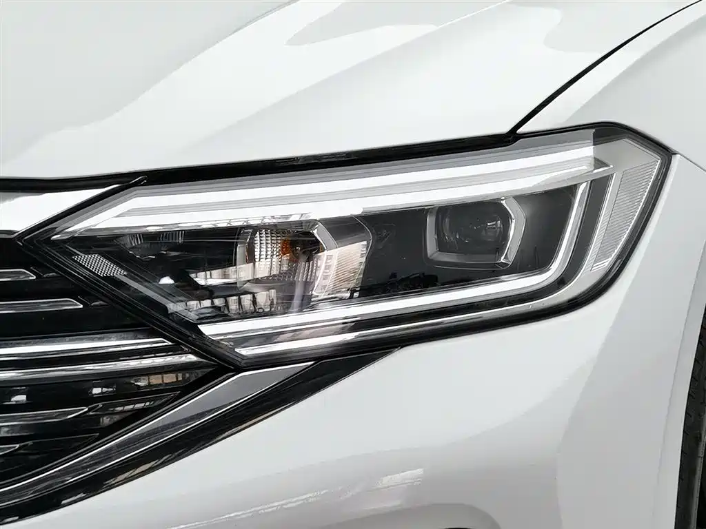 Volkswagen Sagitar 2023 300TSI DSG Surpassing Edition фото 7