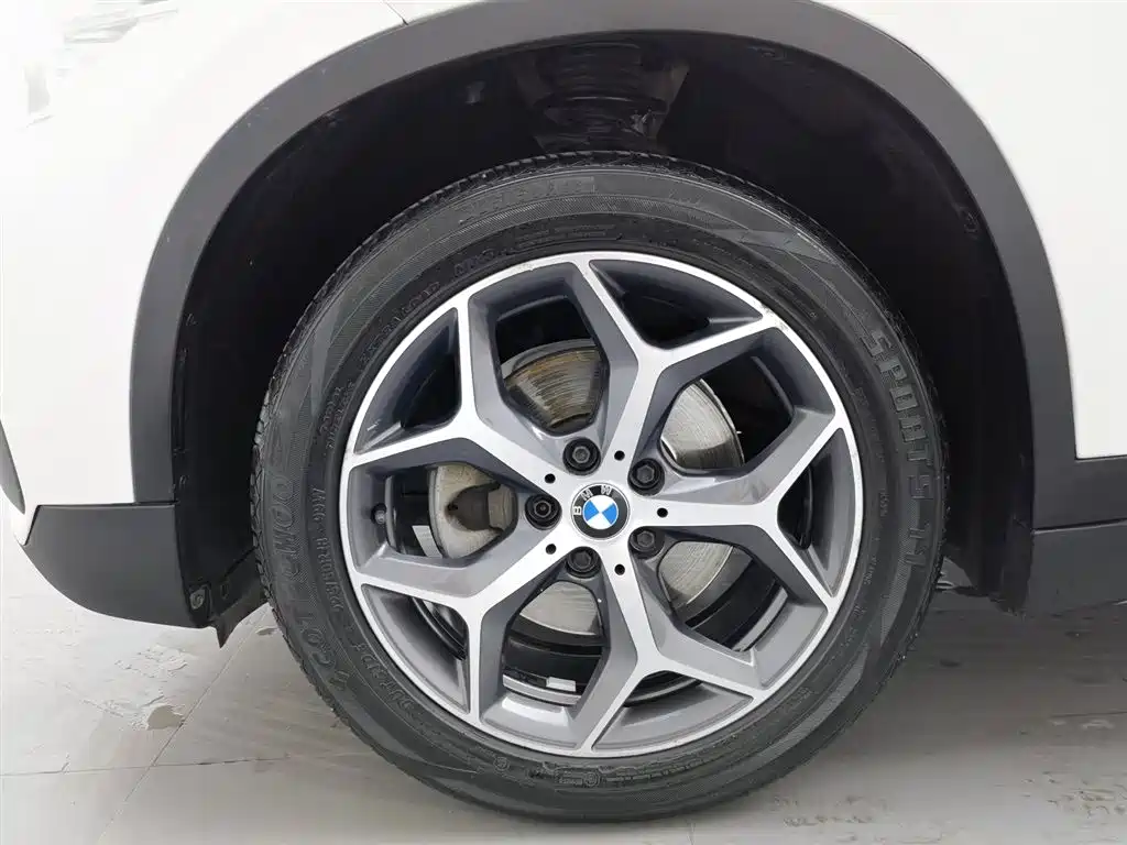 BMW X1 2019 sDrive18Li Premium Model фото 17