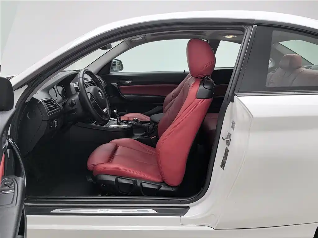 BMW 2 Series (Import) 2018 220i Sport Design Package фото 10