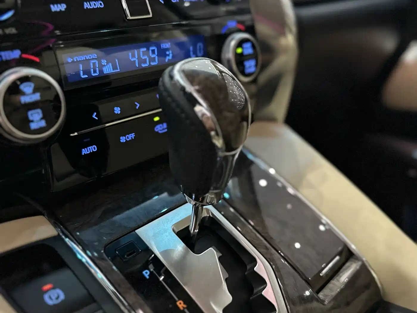 Toyota Vellfire 2023 Crown Hybrid 2.5L HV Premium фото 7