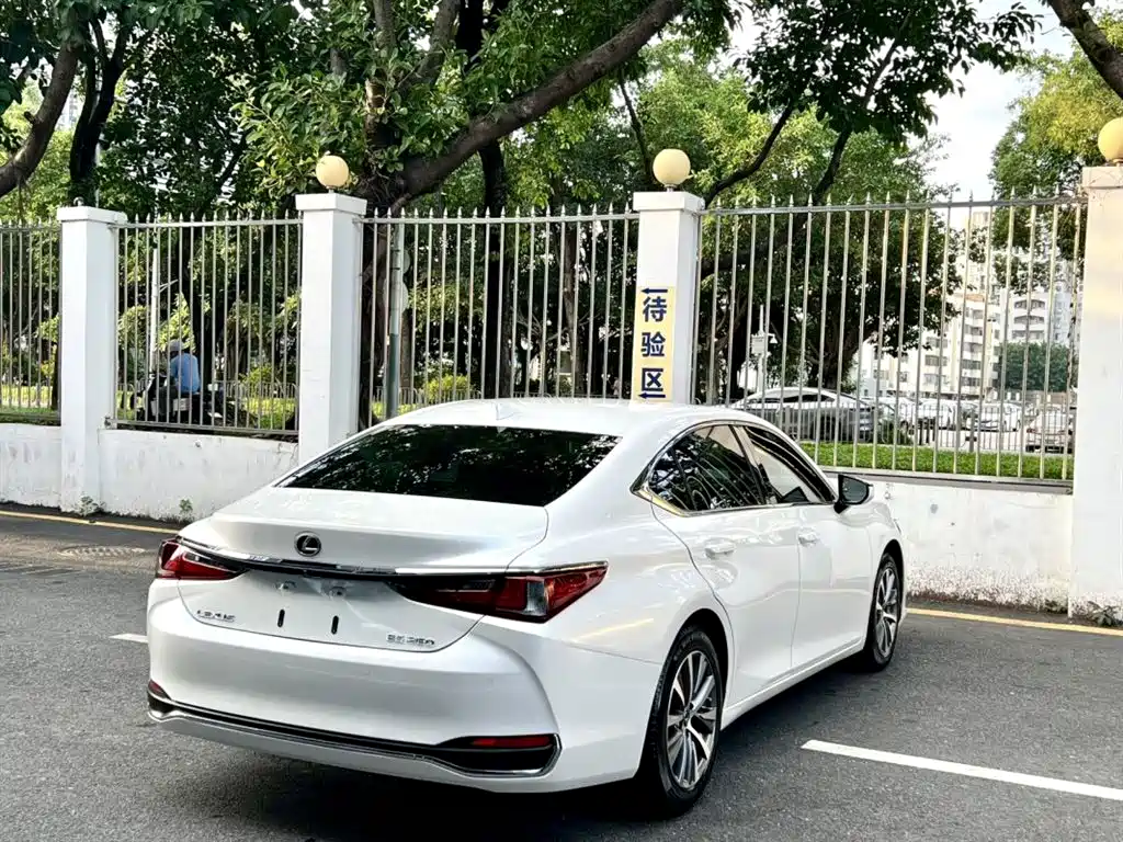 Lexus ES 2018 260 Excellence Edition China V фото 6