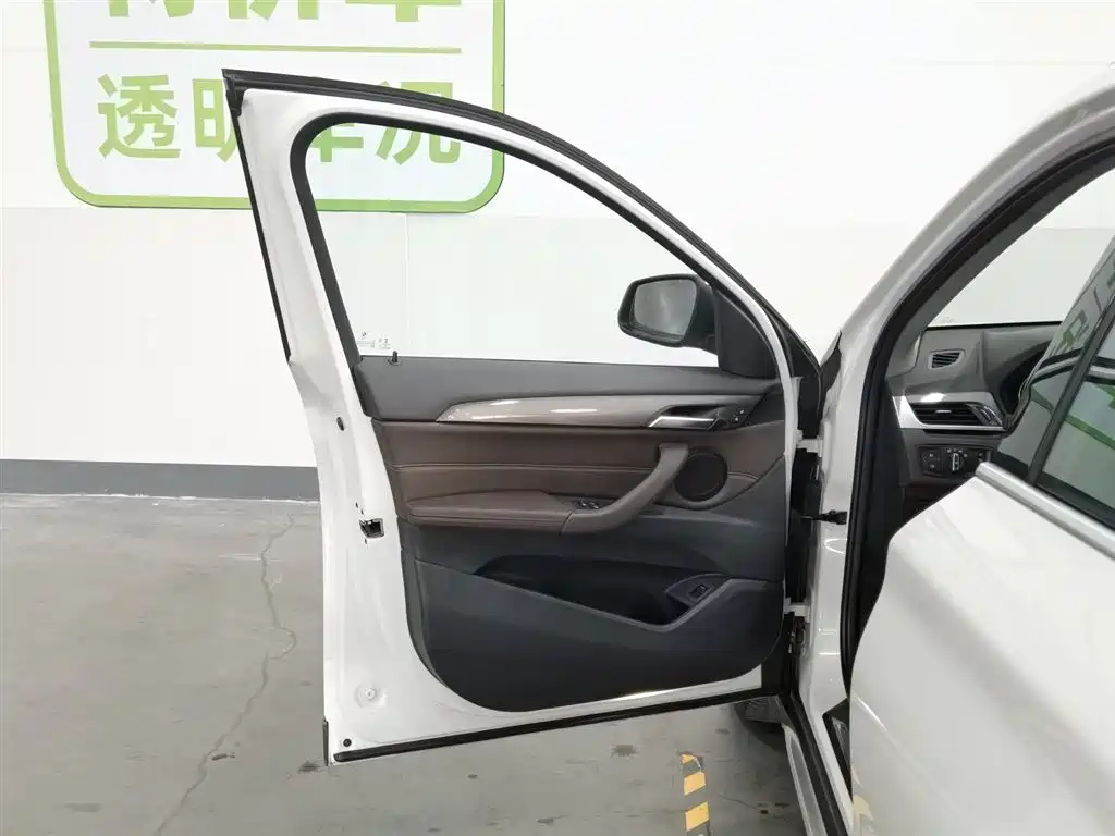BMW X1 2019 sDrive18Li Premium Model фото 8