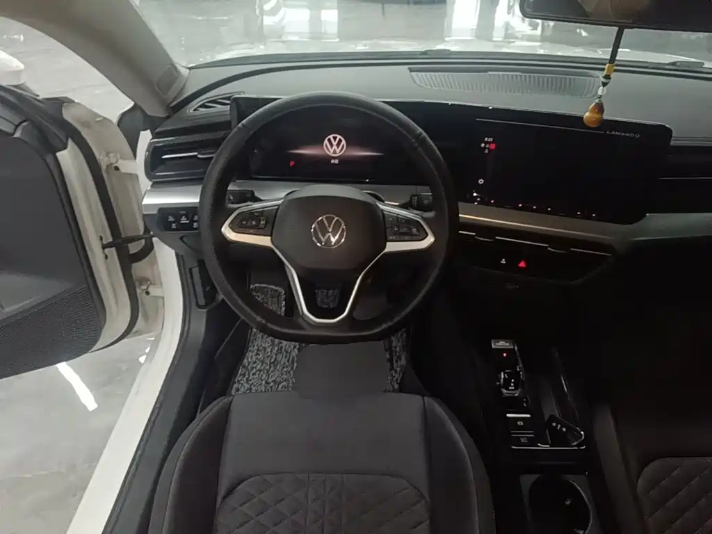 Photo 11 - Volkswagen Lamando
