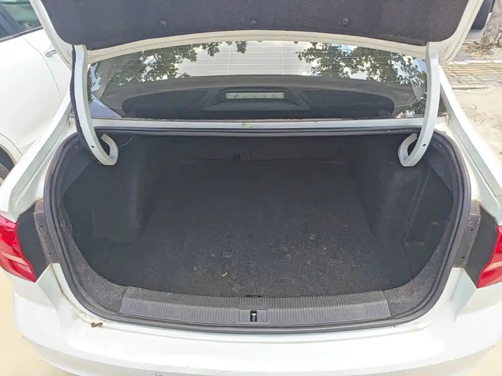 VOLKSWAGEN BORA