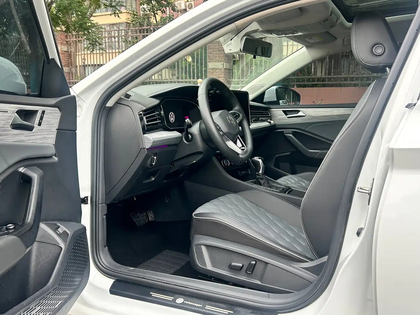 Volkswagen Sagitar 2023 300TSI DSG Surpassing Edition фото 9