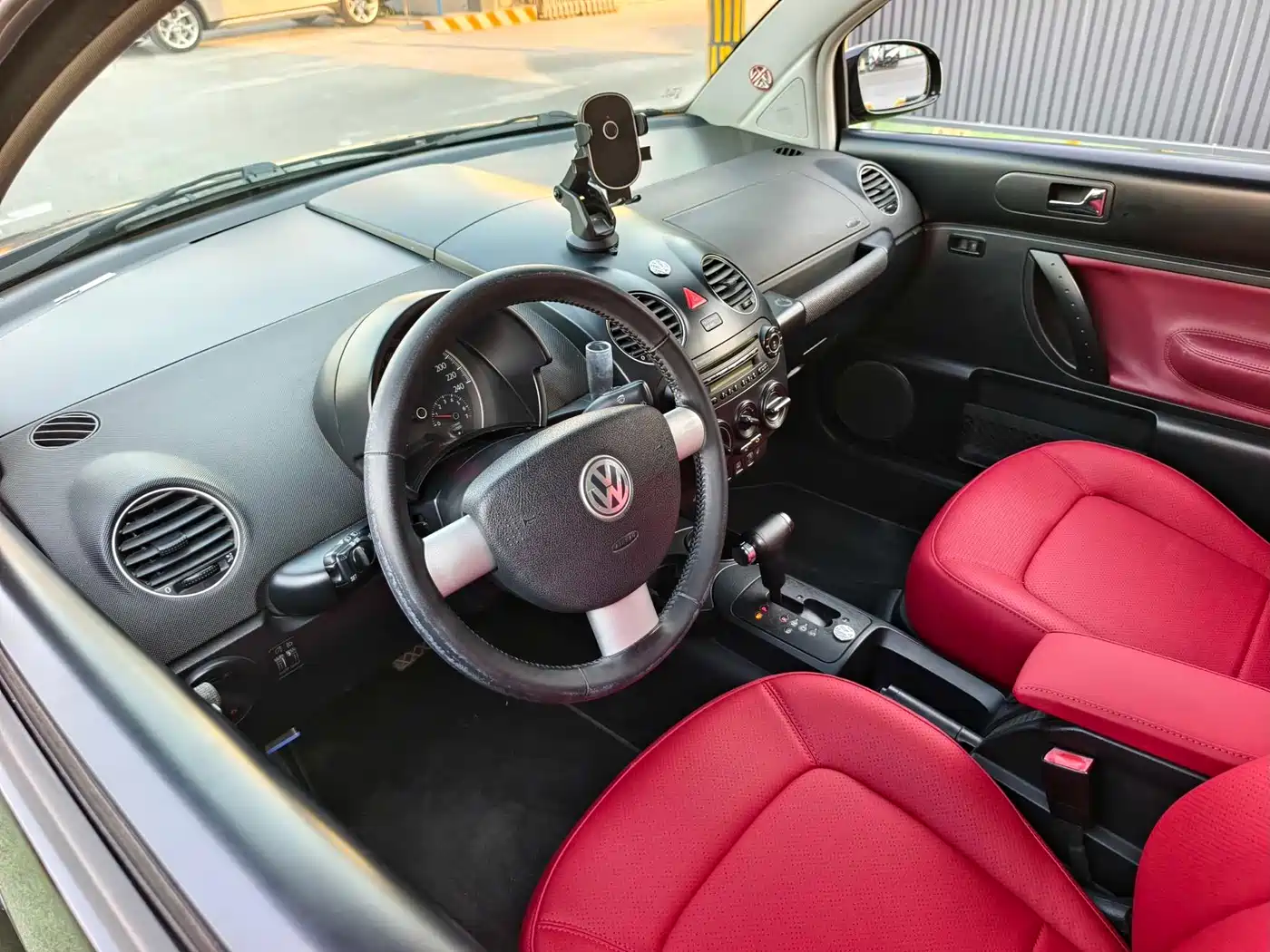 Volkswagen Beetle 2010 1.8T BlackOrange Luxury Edition фото 8