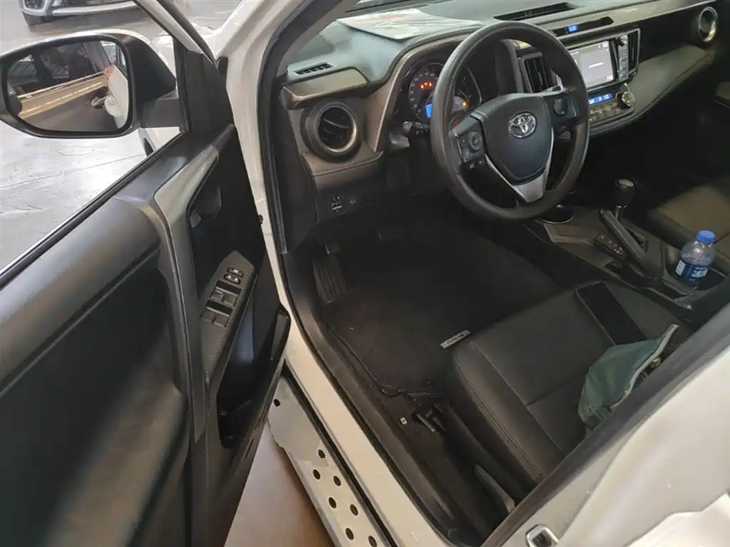 Toyota RAV4 Rongfang 2015 2.0L CVT 2WD Trend Edition фото 16