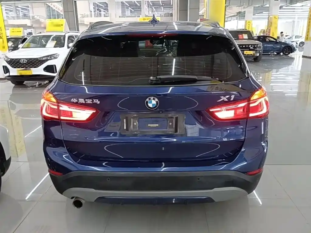 BMW X1 2018 sDrive18Li Premium Model фото 6