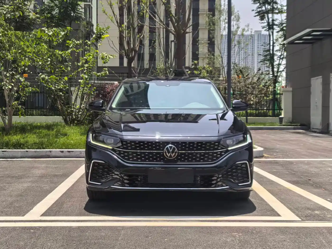 Volkswagen Passat 2025 Outstanding 380TSI Dragon Soaring Edition фото 2
