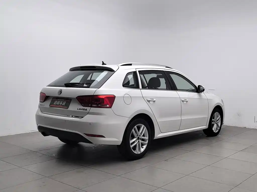 Photo 2 - Volkswagen Lavida Tour