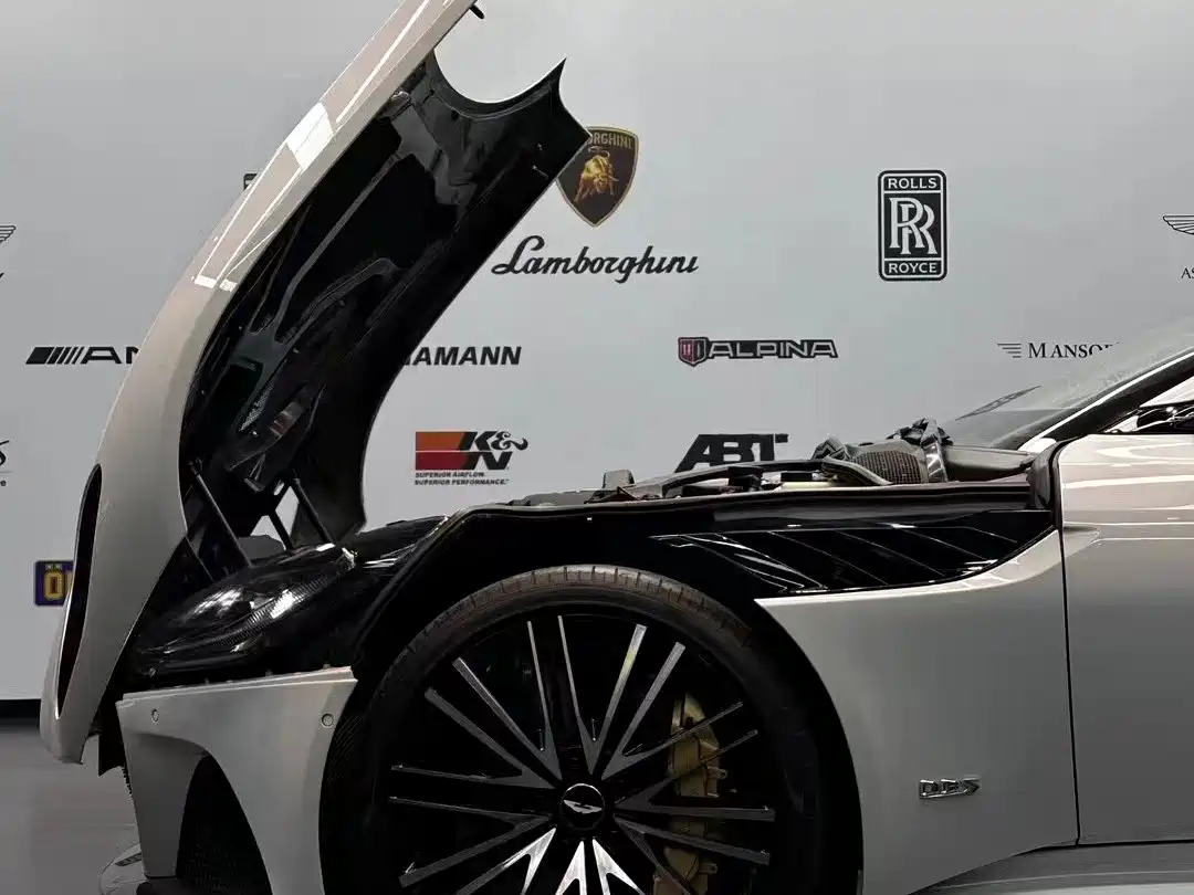 Aston Martin DBS 2020 DBS Superleggera V12 Volante фото 4