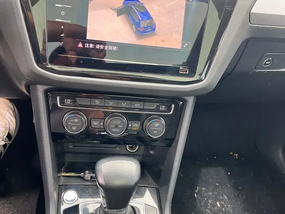 Volkswagen Tiguan L 2021 330TSI Automatic 2WD Smart фото 24